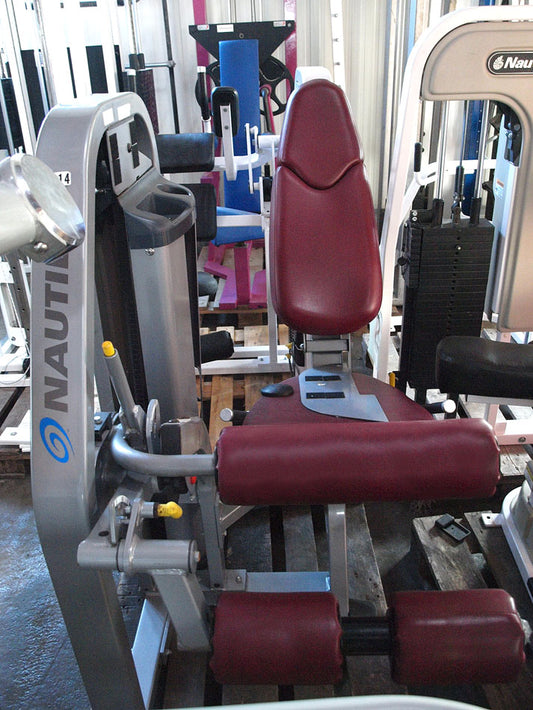 Nautilus Nitro Beinbeuger, Leg curl, sitzend, Silber, gebraucht
