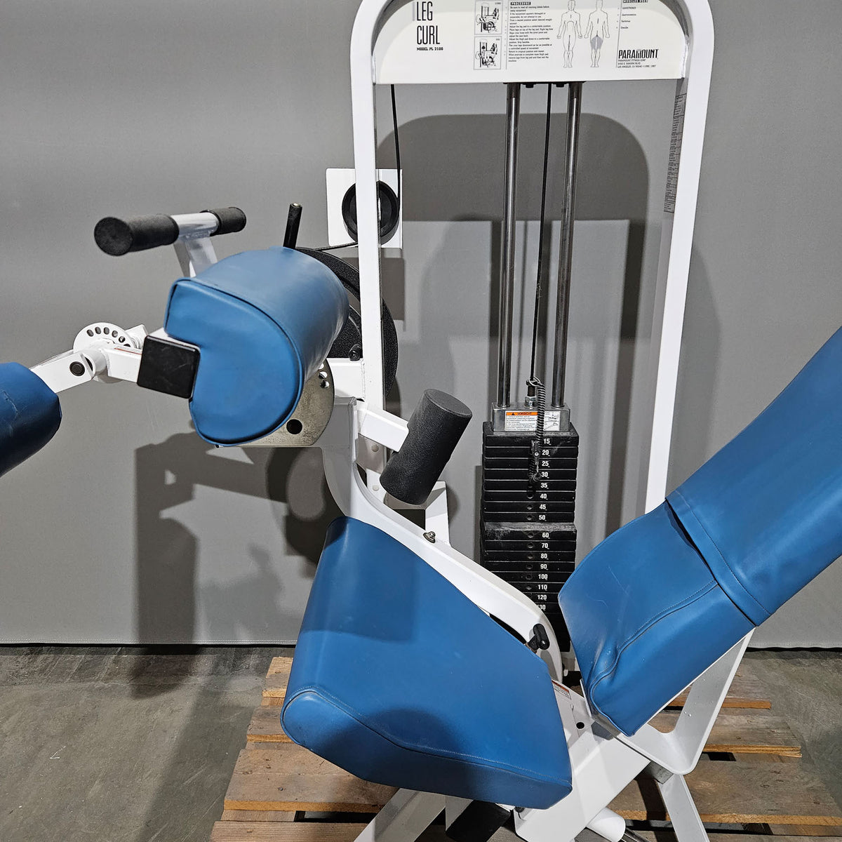 Paramount Leg Curl seated Model PL 2100 - Beinbeuger sitzend, Kniebeuger, Made in USA, Farbe Weiß, gebraucht - geprüfter Zustand