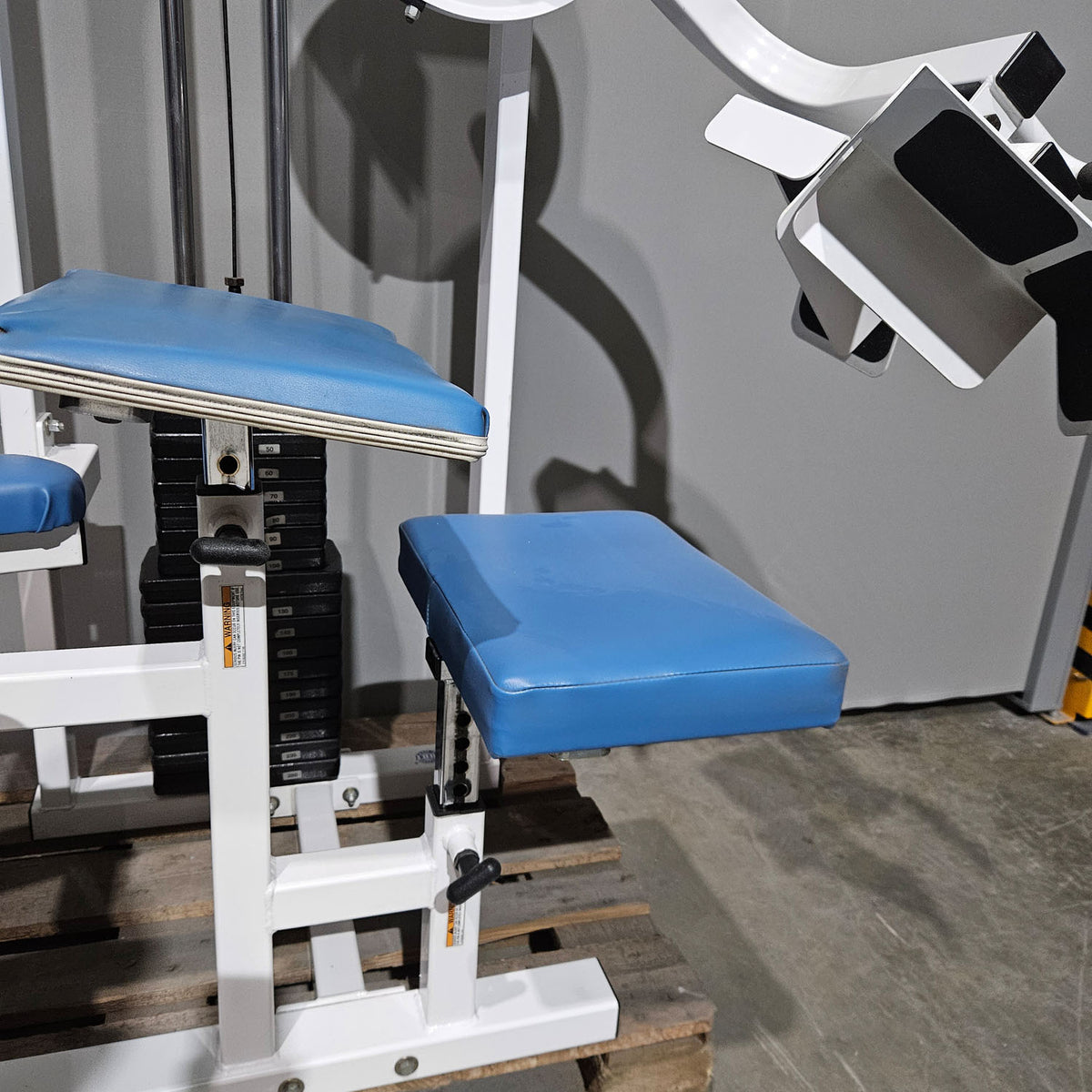 Paramount Glute Model 1300 - Gluteusmaschine Kick, Glute Radial Pomaschine, Made in USA, Farbe Weiß, gebraucht - geprüfter Zustand