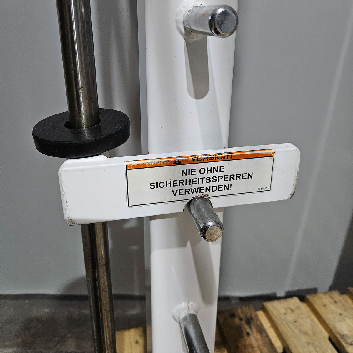 Paramount Multi-Press, Smith Machine, Performance Line, Oldschool Bodybuilding Strength Equipment, Frame Color White, Used - Tested Condition