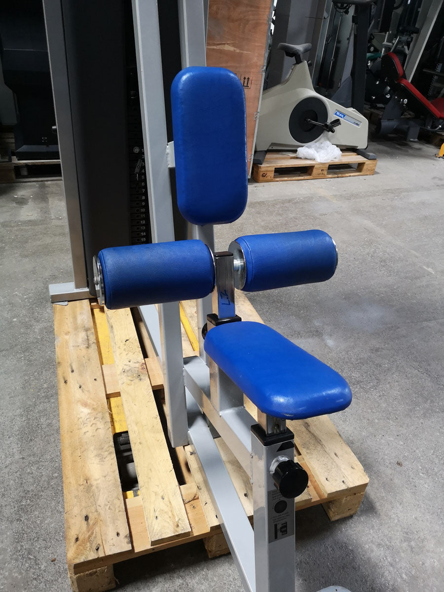 Precor Latzug, Lat Pulldown Curve dual, 105kg Gewichtsblock, Rahmenfarbe Silber, Polsterfarbe Blau, gebraucht - überholter Zustand