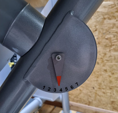 Proxomed Ab-Adduktor Kombi, Compass 530, Abduktoren und Adduktoren 2 in 1 Kombigerät, MPG, Reha, Rahmenfarbe Silber, Polsterfarbe Rot, gebraucht - überholter Zustand