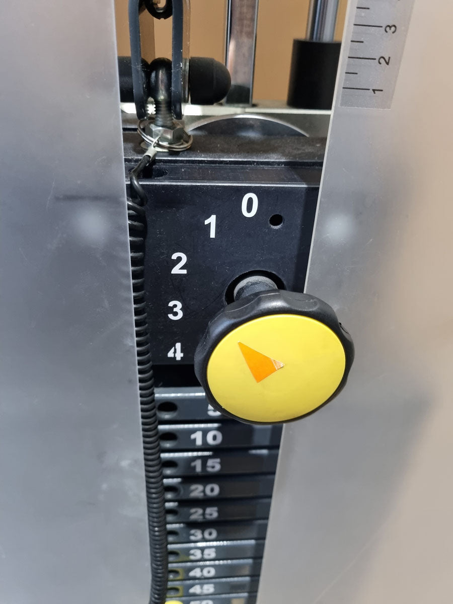 Proxomed Funktionsstemme Compass 530, Beinpresse verstellbar, MPG, Reha, Rahmenfarbe Silber, Polsterfarbe Rot, gebraucht - überholter Zustand