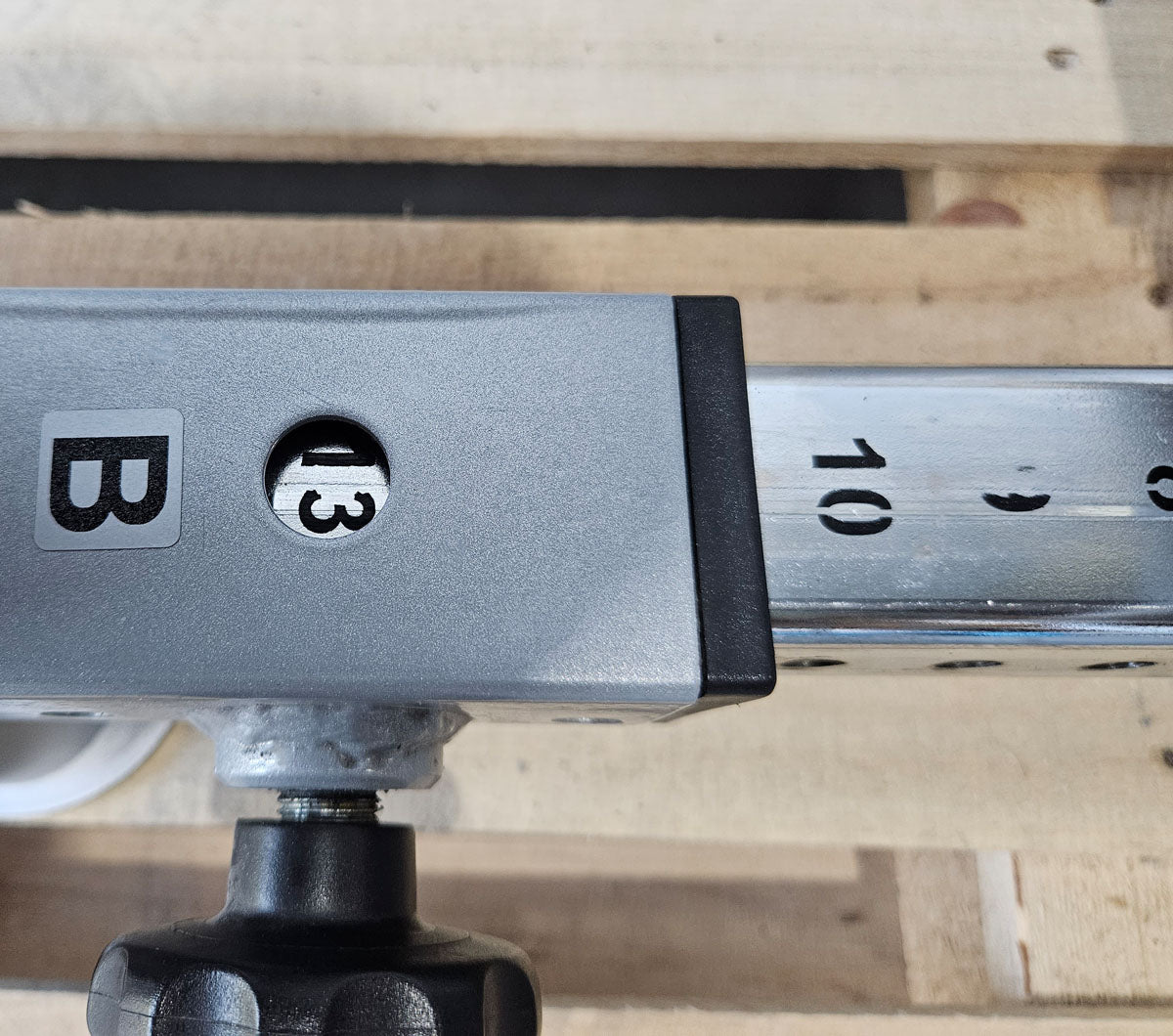 Proxowell bzw Proxomed Rückenflexion, Bauchmaschine, Rückenbeuger, Abdominal Crunch, 100kg Gewichtsblock, Compass bzw C-Well Serie, Rahmenfarbe Silber, gebraucht - überholter Zustand
