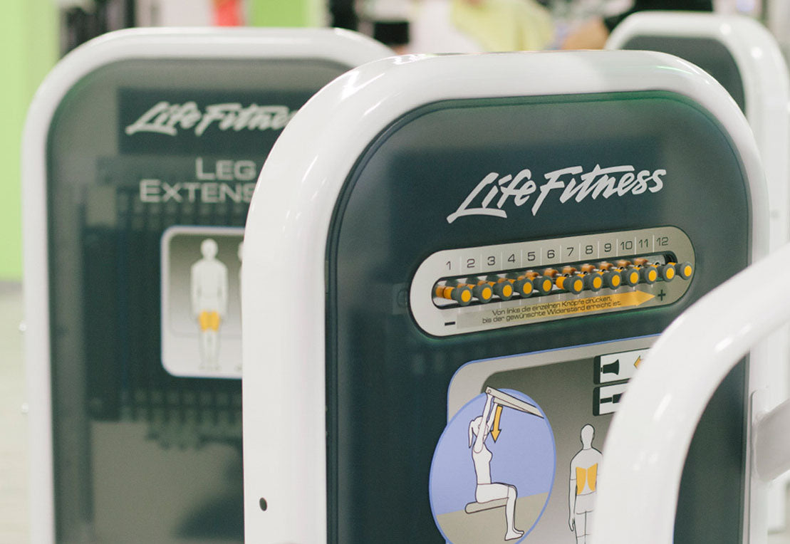 Life Fitness Brustpresse, Circuit Serie, Bankdrückmaschine, Chest Press, Rahmenfarbe Diamond White, 1 Jahr alt - NEUwertig