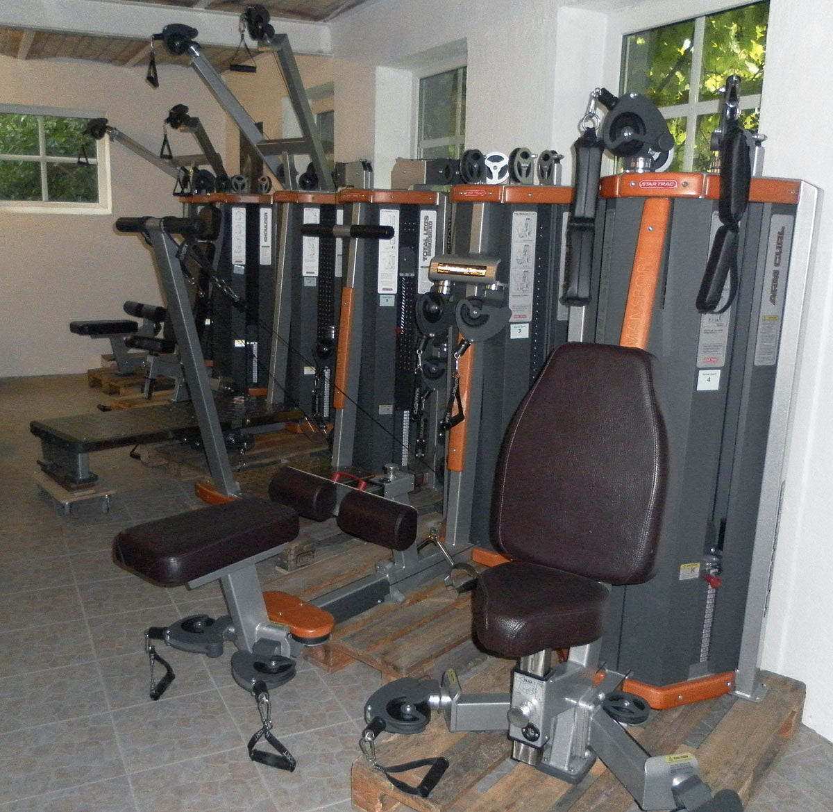 StarTrac Human Sports Line Zirkel, 6 Kraftgeräte im Set, gebraucht, überholter Zustand