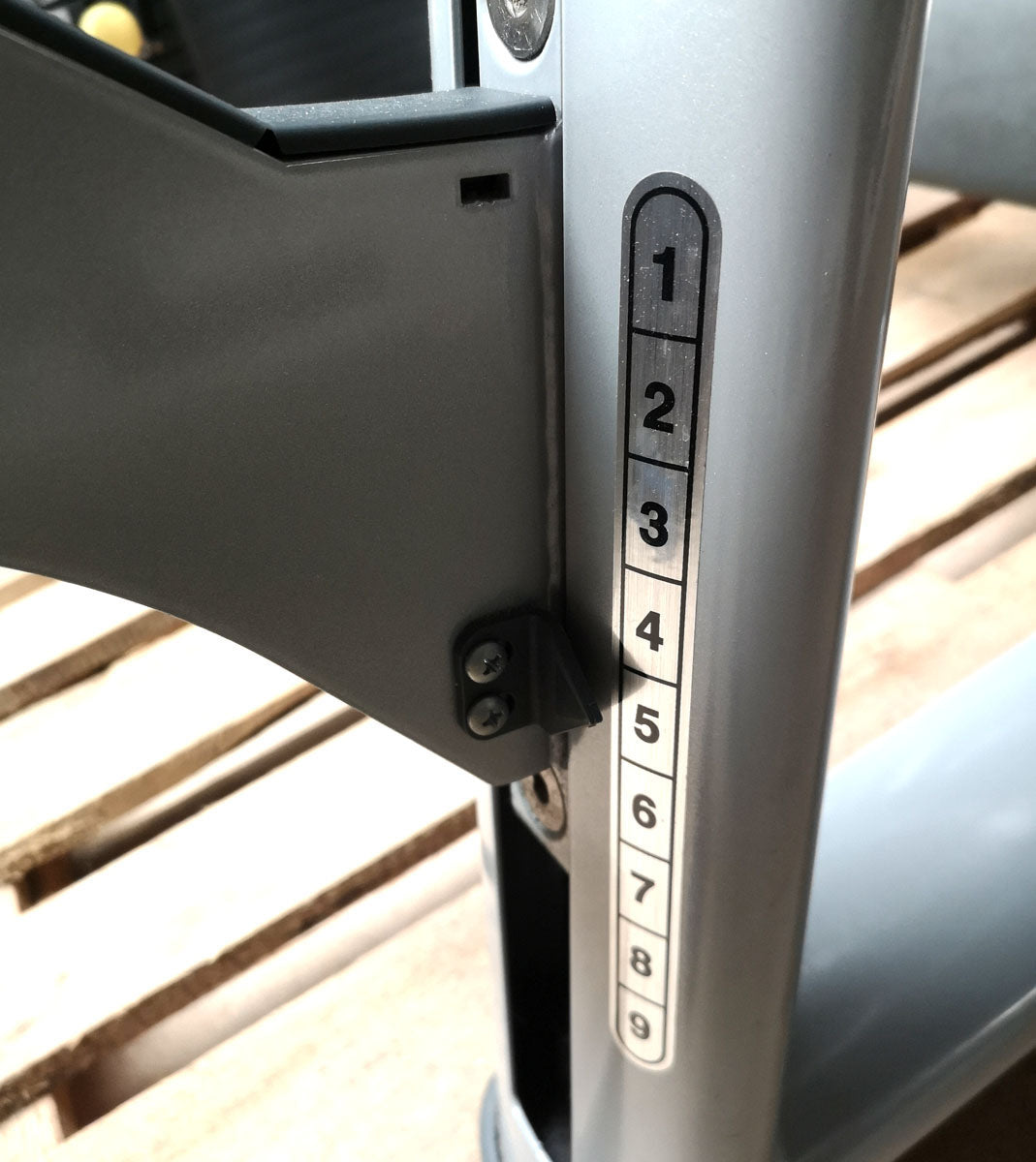 Technogym Butterfly, Pectoral Fly, Einstiegshilfe, Selection Line - Neues Modell mit Plastikverkleidung, Rahmenfarbe Silber, gebraucht - überholter Zustand