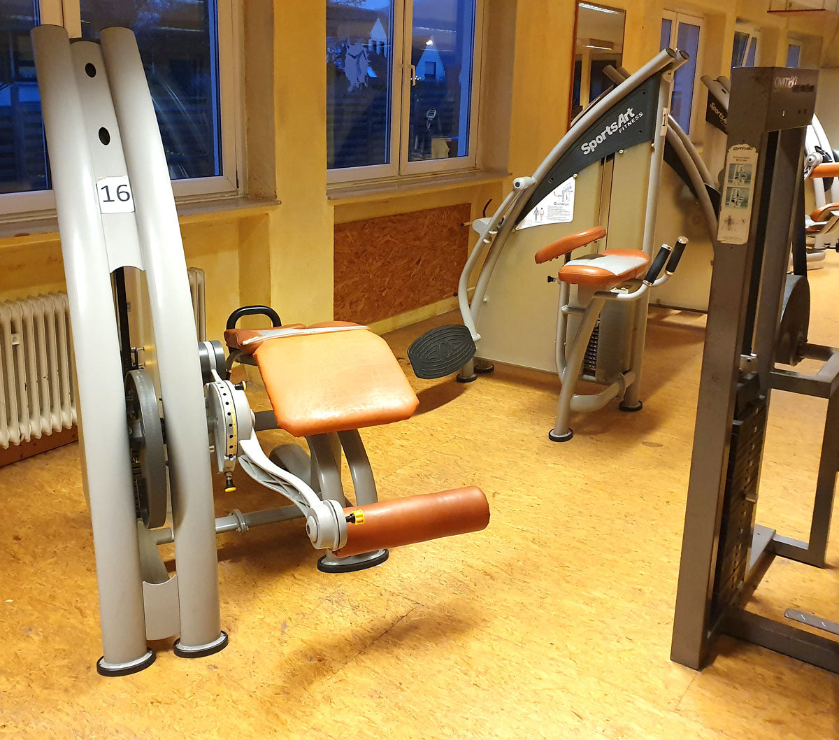 SportsArt strength training equipment - 20 strength training machines in a set, Status Series, used, refurbished