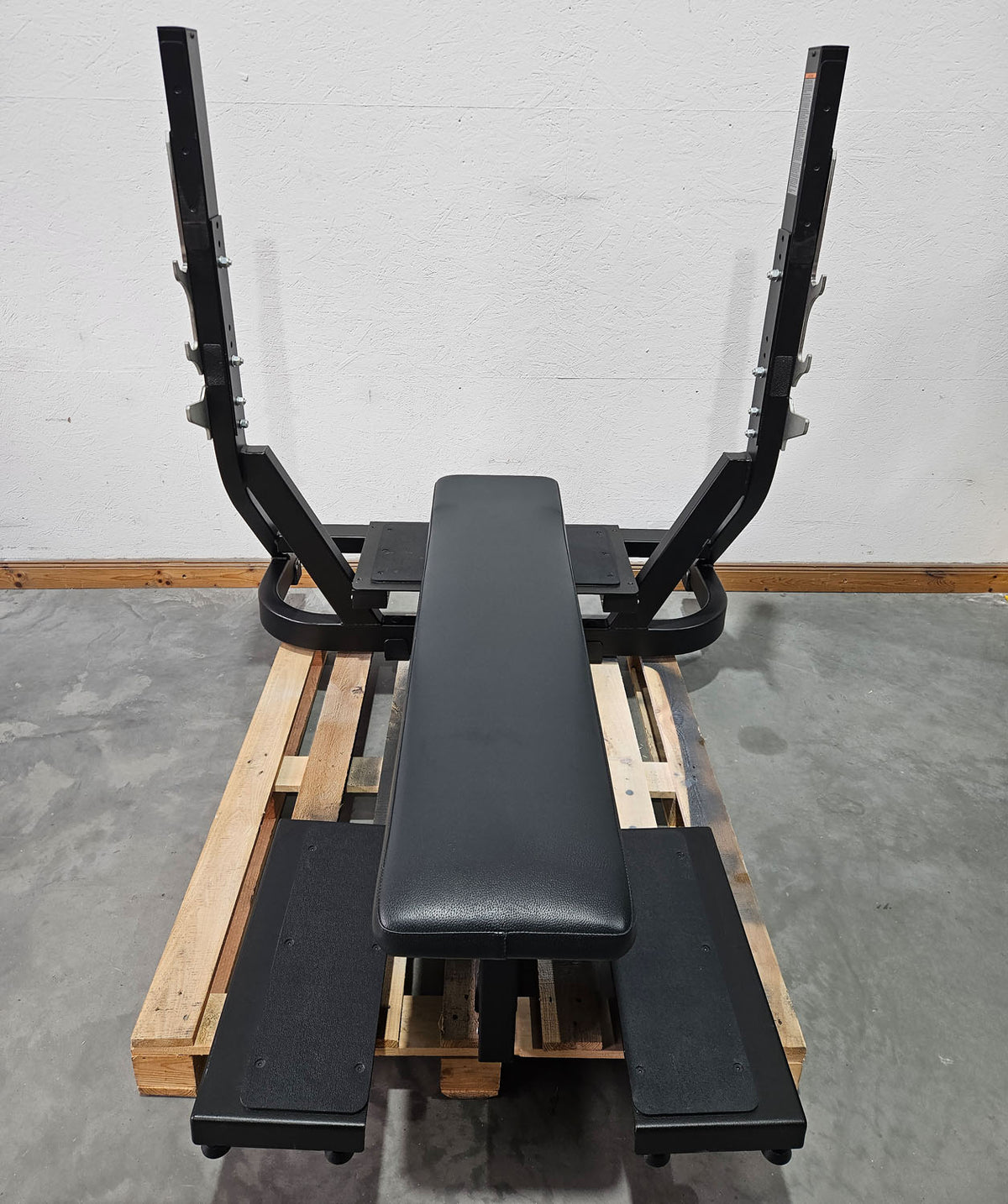 3er Set Technogym Pure Drückerbänke, 1x Flachdrückerbank 1x Schrägdrückerbank und 1x Negativdrückerbank, Pure Strength Bench Series, Farbe Schwarz, gebraucht - überholter Zustand