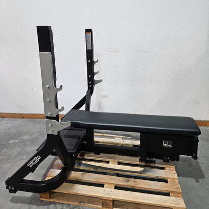3er Set Technogym Pure Drückerbänke, 1x Flachdrückerbank 1x Schrägdrückerbank und 1x Negativdrückerbank, Pure Strength Bench Series, Farbe Schwarz, gebraucht - überholter Zustand