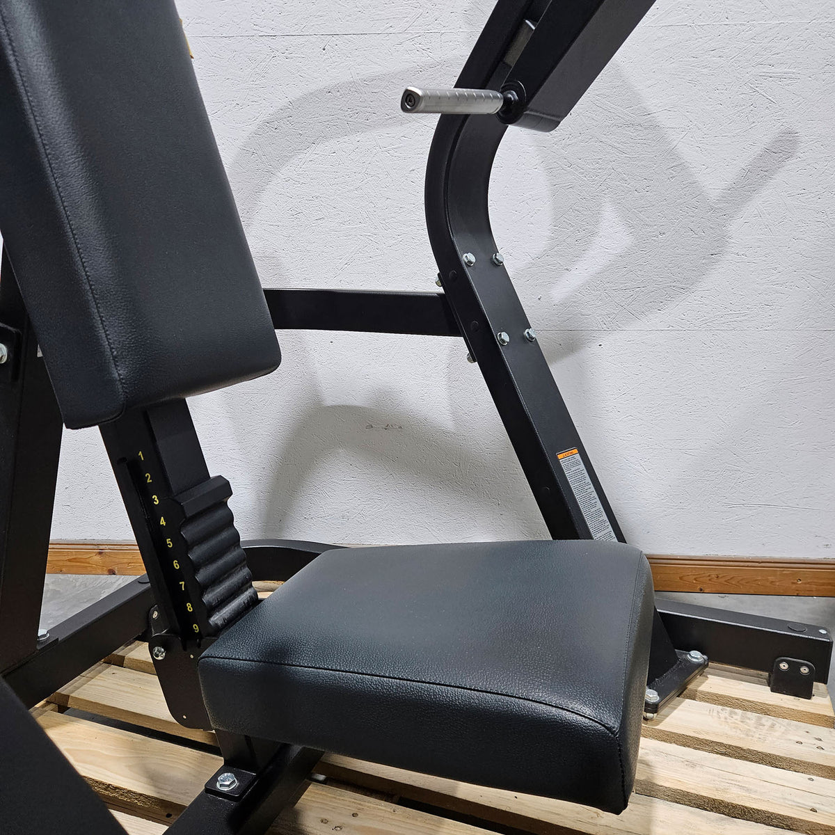 TechnoGym Pure Strength Chest Press, bench press machine plate loaded, chest press, color black, used - refurbished condition