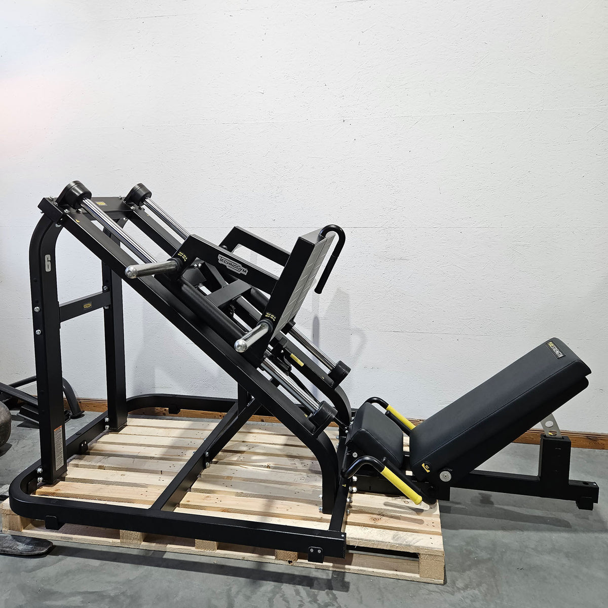 Technogym Pure Strength Linear Leg Press, Plate loaded 45° leg press, color black, used, refurbished condition