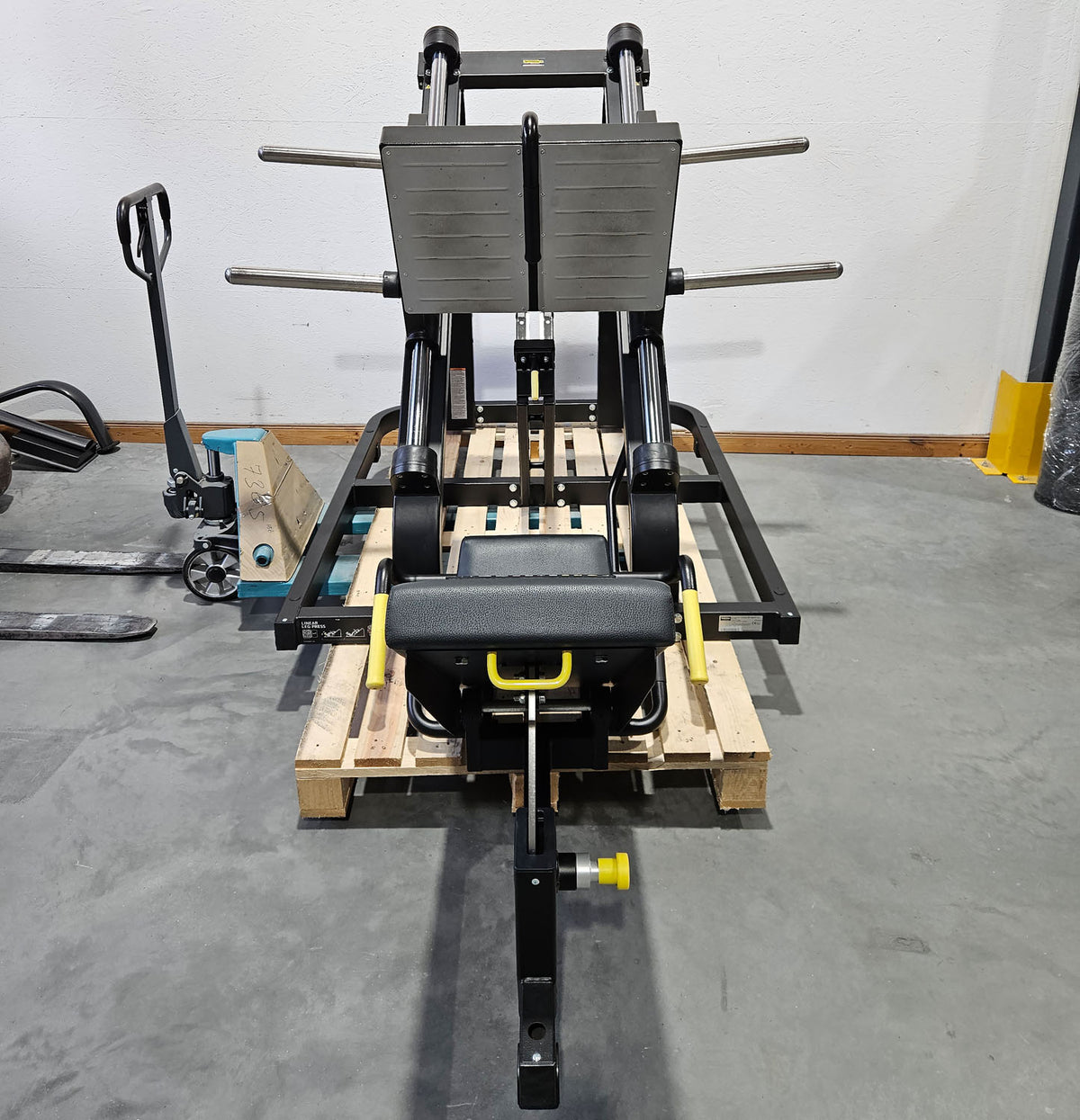 Technogym Pure Strength Linear Leg Press, Plate loaded 45° leg press, color black, used, refurbished condition