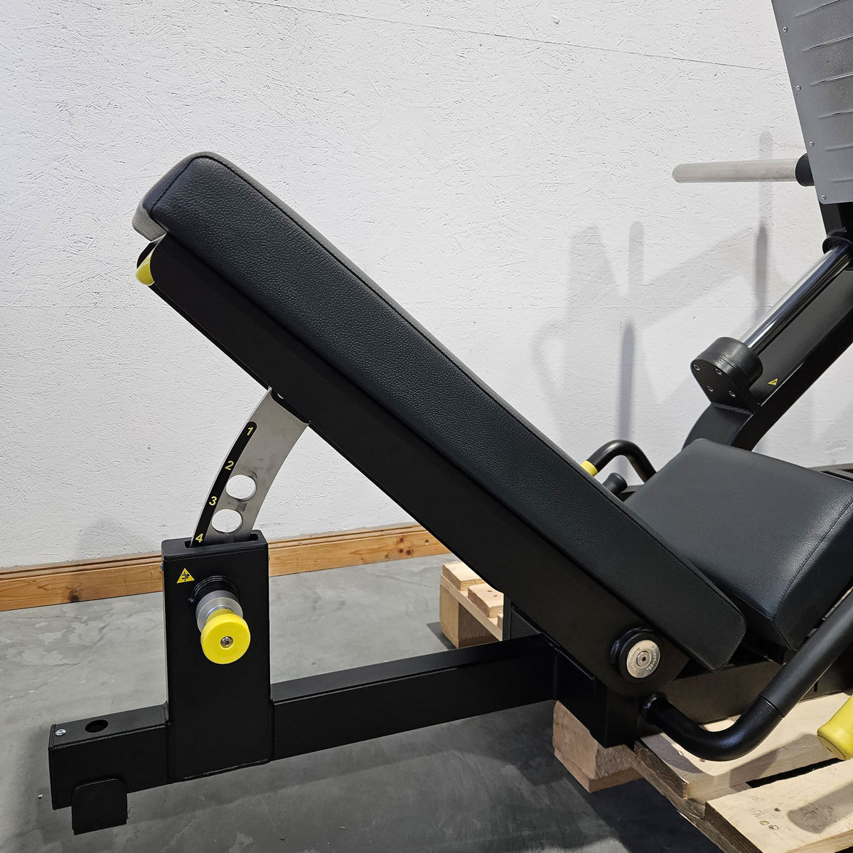 Technogym Pure Strength Linear Leg Press, Plate loaded 45° leg press, color black, used, refurbished condition