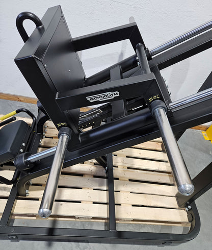 Technogym Pure Strength Linear Leg Press, Plate loaded 45° leg press, color black, used, refurbished condition