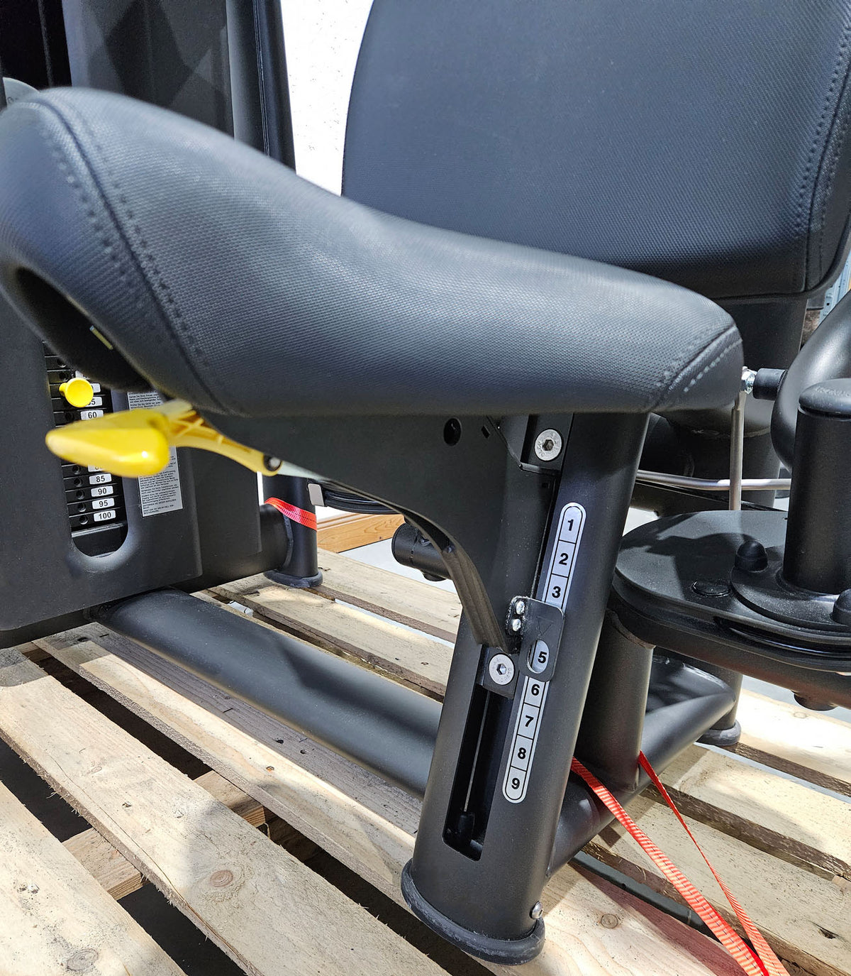 Technogym Selection Pro Pectoral Fly, Butterfly, Pec Fly, color black, used, refurbished condition