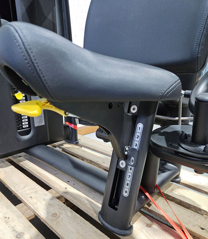 Technogym Selection Pro Pectoral Fly, Butterfly, Pec Fly, color black, used, refurbished condition