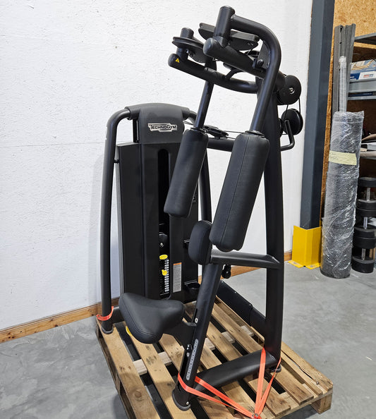 Technogym Selection Pro Reverse Fly, Butterfly Reverse, Rear Delt, Farbe Schwarz, gebraucht, überholter Zustand