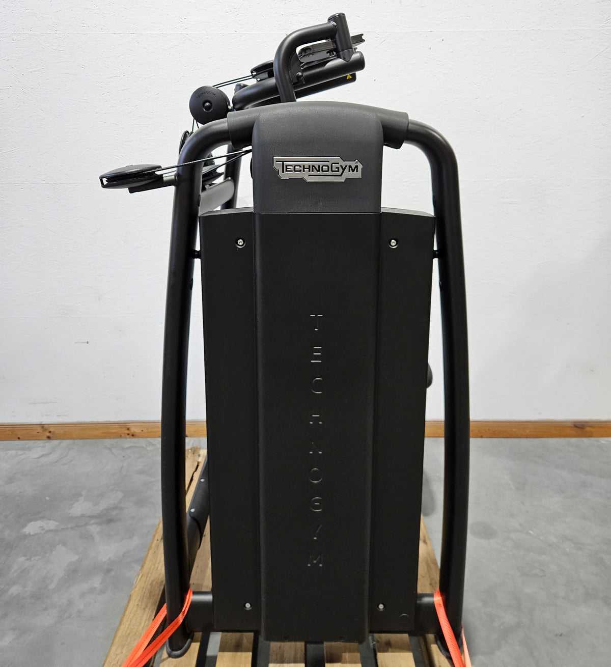 Technogym Selection Pro Reverse Fly, Butterfly Reverse, Rear Delt, Farbe Schwarz, gebraucht, überholter Zustand