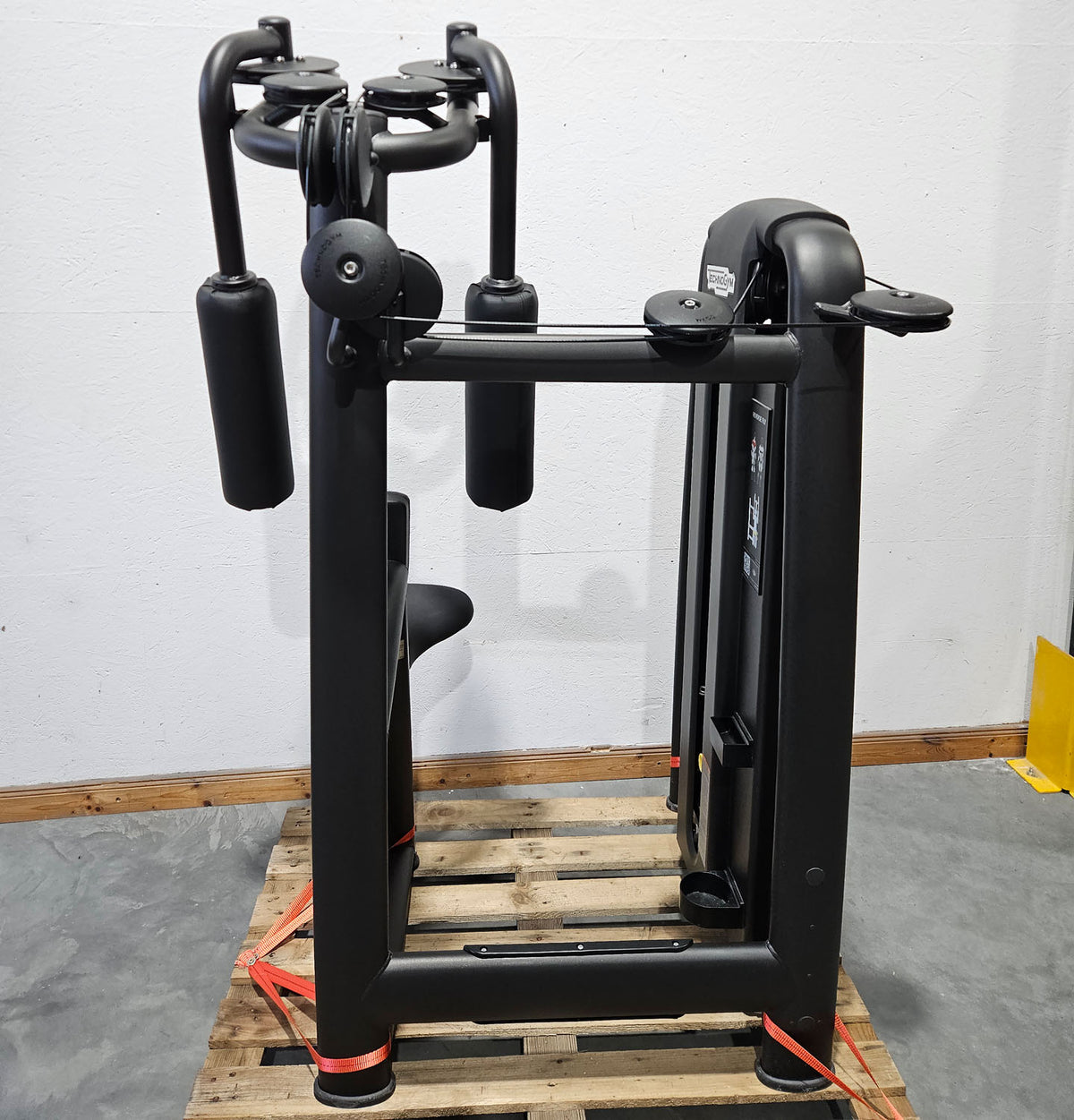 Technogym Selection Pro Reverse Fly, Butterfly Reverse, Rear Delt, Farbe Schwarz, gebraucht, überholter Zustand