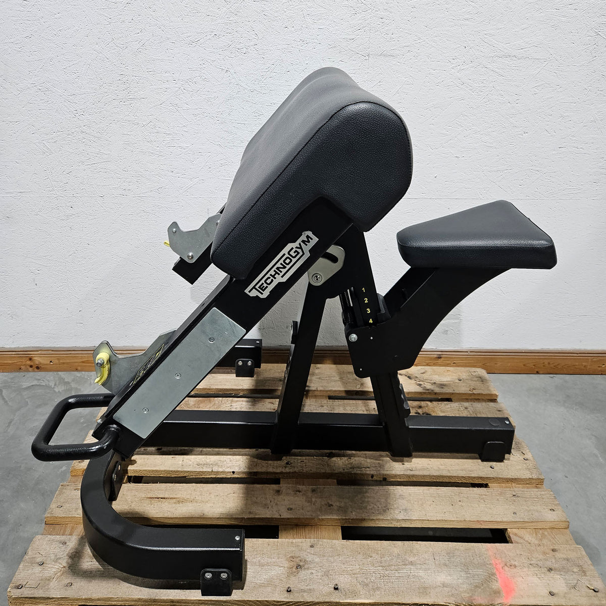 TechnoGym Pure Strength Scott Bench Scottcurl Bank, Bizeps Trainingsbank, Farbe Schwarz, gebraucht - überholter Zustand