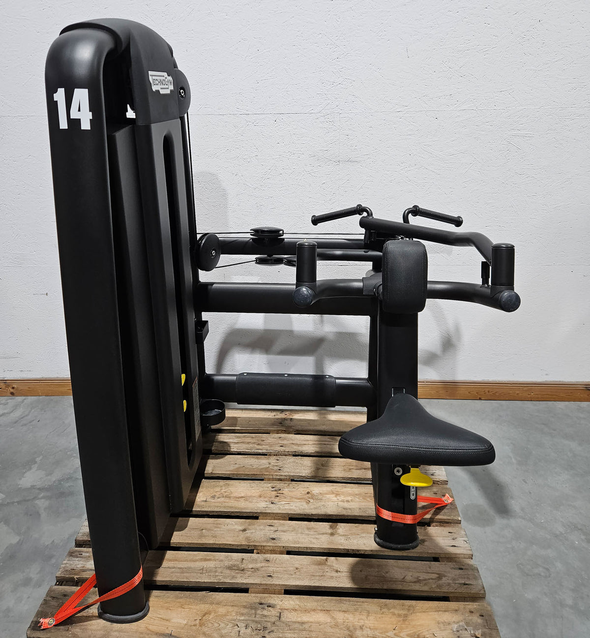 Technogym Selection Pro Upper Back, Rudern mit Bruststütze, Row, Farbe Schwarz, gebraucht, überholter Zustand