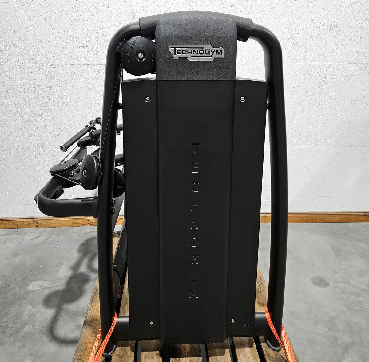 Technogym Selection Pro Upper Back, Rudern mit Bruststütze, Row, Farbe Schwarz, gebraucht, überholter Zustand