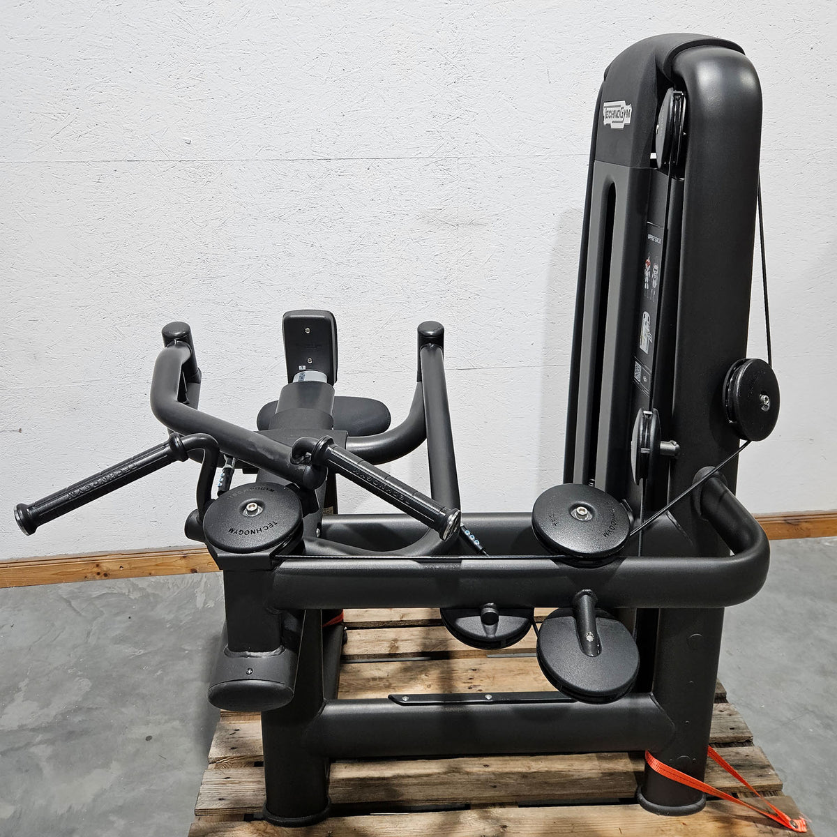 Technogym Selection Pro Upper Back, Rudern mit Bruststütze, Row, Farbe Schwarz, gebraucht, überholter Zustand