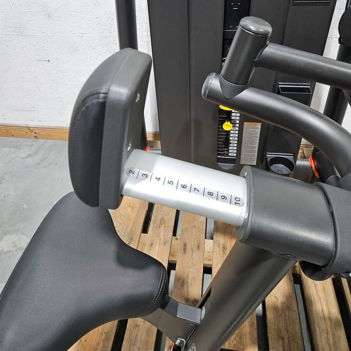Technogym Selection Pro Upper Back, Rudern mit Bruststütze, Row, Farbe Schwarz, gebraucht, überholter Zustand