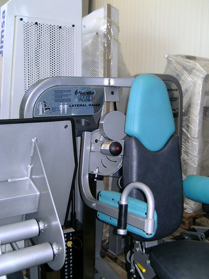 Nautilus Nitro Plus Seithebe, Lateral Raise, Silber, gebraucht