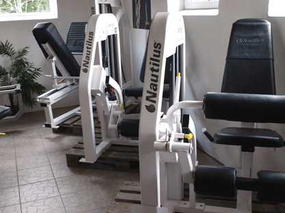 Nautilus Nitro Serie, Kraftgerätepark, 13 Fitnessstudio Geräte, Weiß, gebraucht