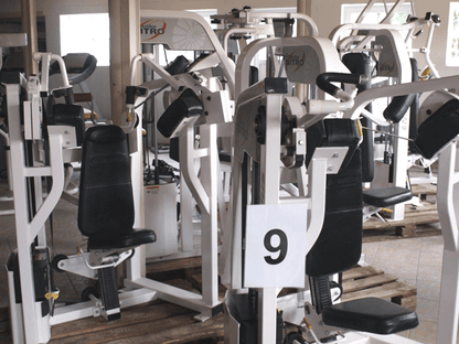 Nautilus Nitro Serie, Kraftgerätepark, 13 Fitnessstudio Geräte, Weiß, gebraucht