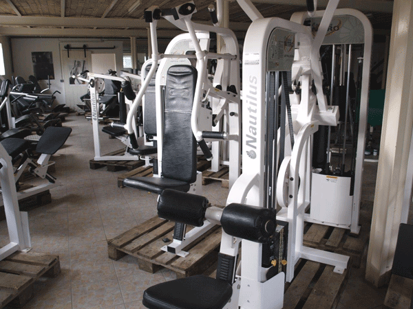 Nautilus Nitro Serie, Kraftgerätepark, 13 Fitnessstudio Geräte, Weiß, gebraucht