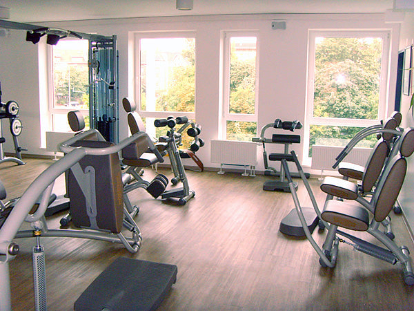 TechnoGym Easy Line Zirkel, 8 Geräte, Gestelle silbergrau, Polster braun, gebraucht