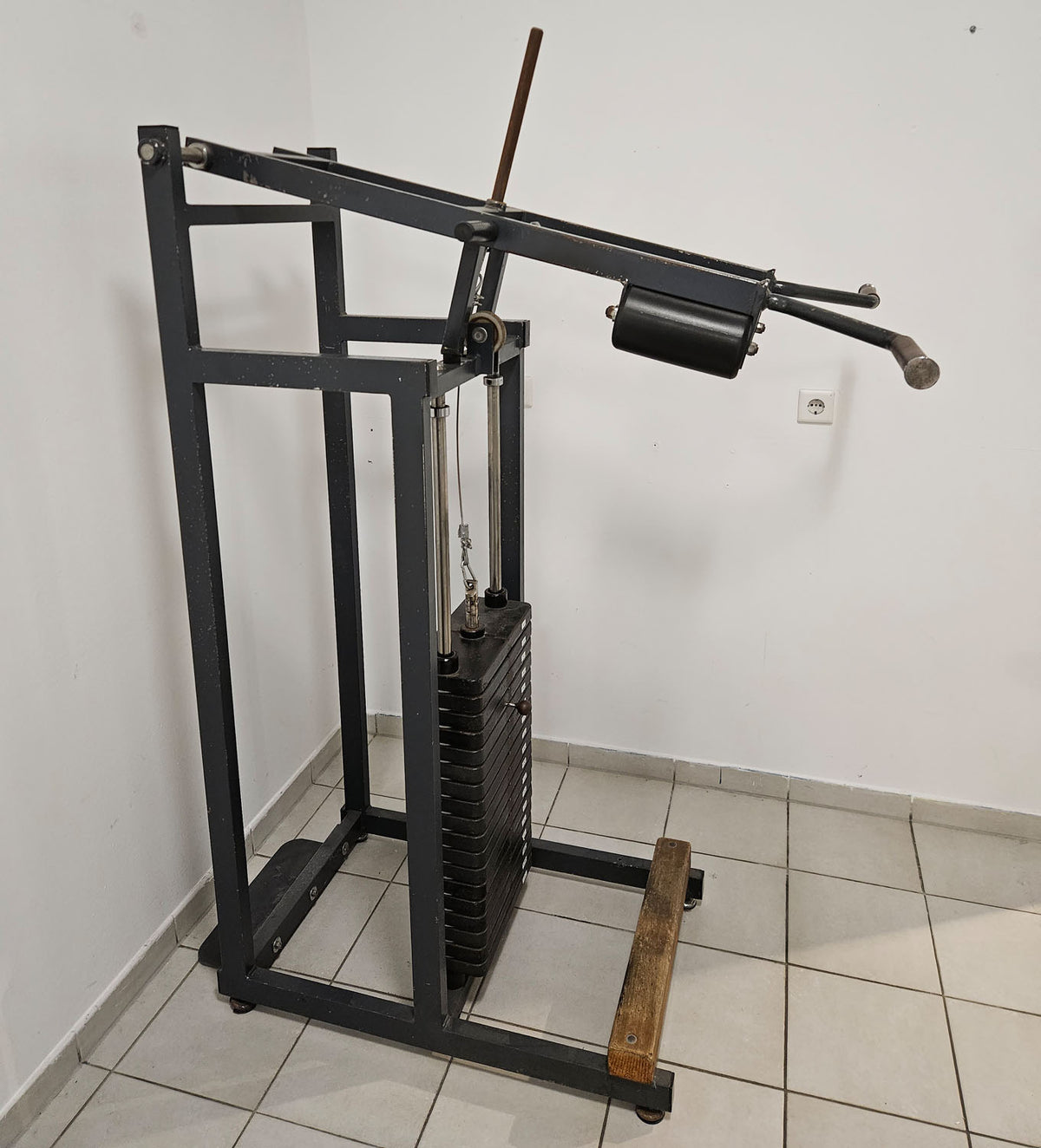Wadenmaschine stehend, 180kg Steckgewichte + Aufnahme für Hantelscheiben, Oldschool Bodybuilding Kraftgerät, gebraucht mit Gebrauchsspuren